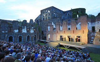 S’émerveiller devant le Petit Prince parmi les ruines