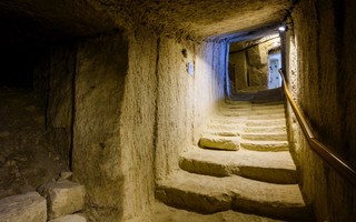 Retourner dans les grottes (Bourré)