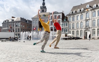 Et Mons se mit à danser